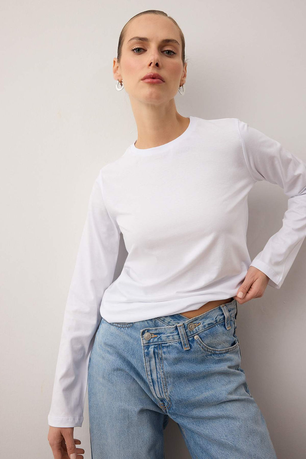 TRENDYOLMILLA Beyaz %100 Pamuk Uzun Kollu Bisiklet Yaka Regular/Normal Kal?p Basic Orme T-Shirt TWOAW21TS0098  фото 21