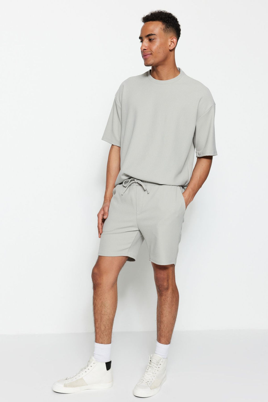 TRENDYOL MAN Basic Fume Regular/Normal Kesim Orta Boy Bagc?kl? Dokulu K?r?smaz Ottoman Sort TMNSS23SR00039 - Trendyolmilla фото 19