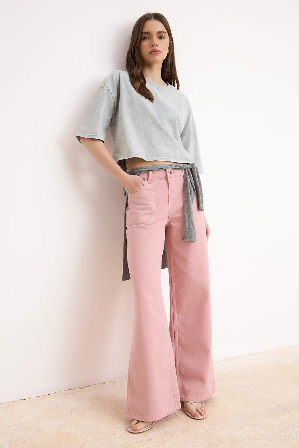 Antrasit Relaxed/Rahat Kal?p Eskitme/Soluk Efektli Crop/K?sa %100 Pamuk Orme T-shirt TWOSS26TS00281 - Trendyolmilla фото 6