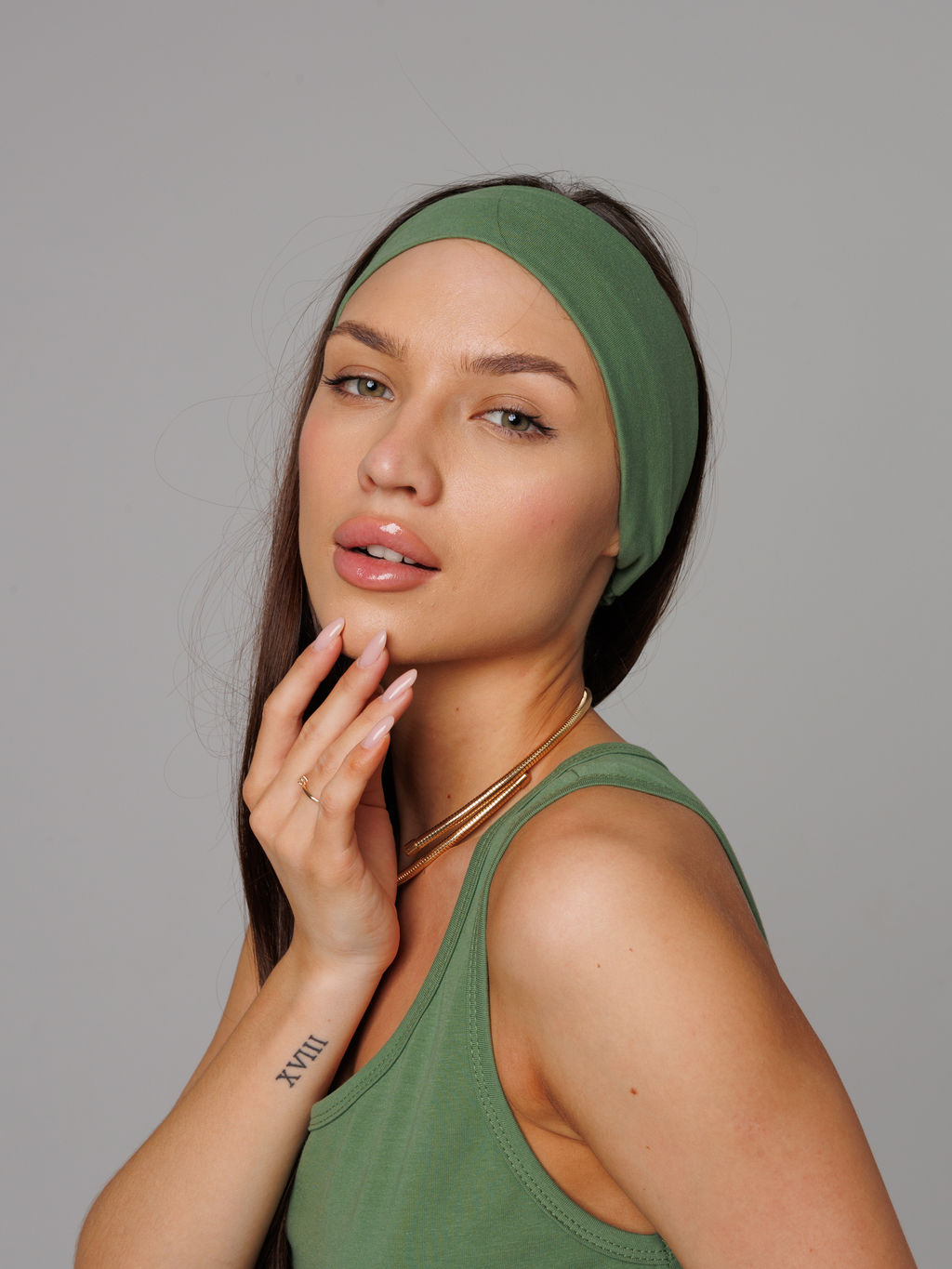 Трикотажная удлиненная туника с разрезами хаки КТ-18 (125)