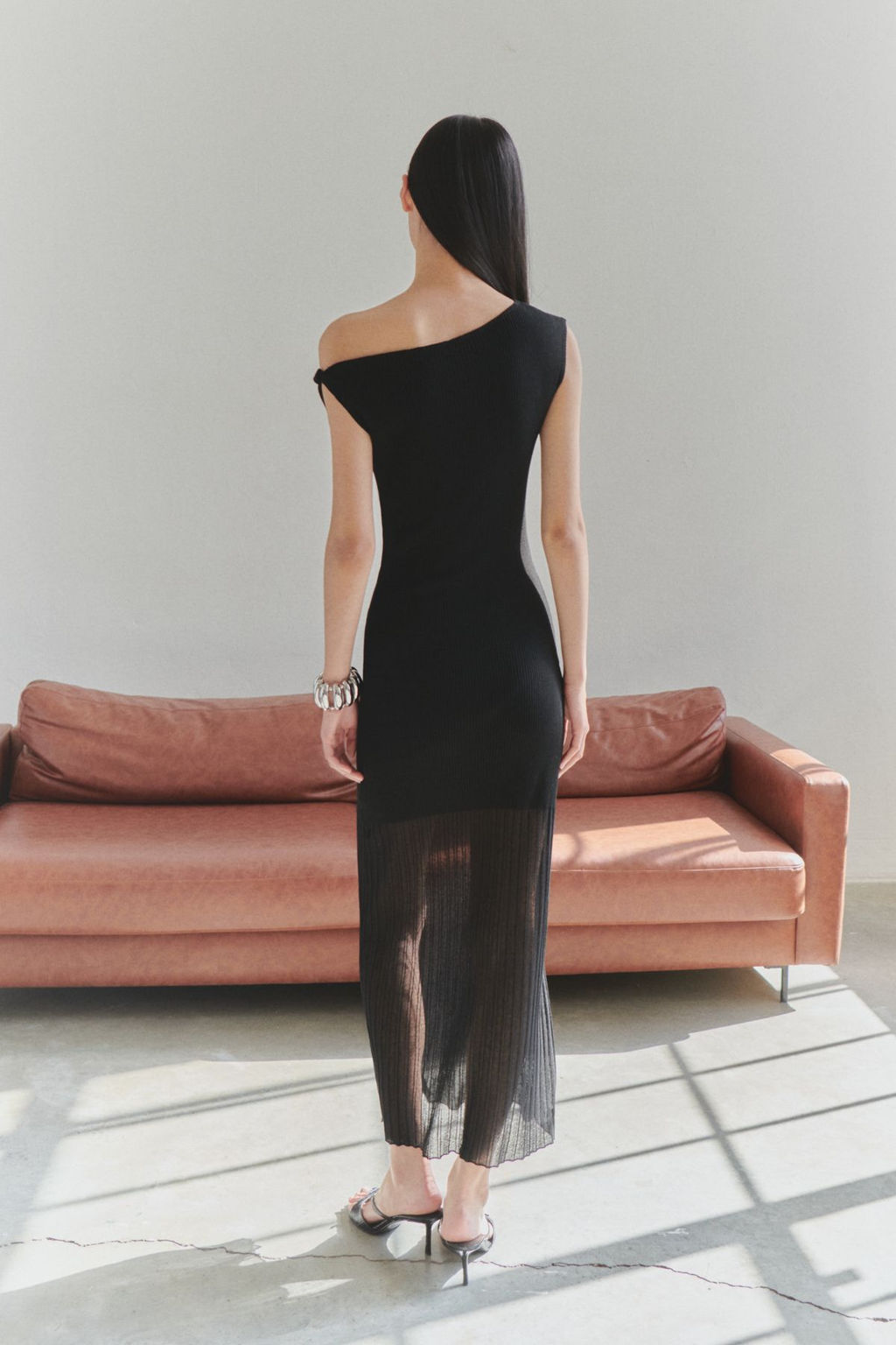 TRENDYOLMILLA Limited Edition Siyah Midi Triko Trasnsparan Gorunumlu Elbise TWOSS25EL00510
