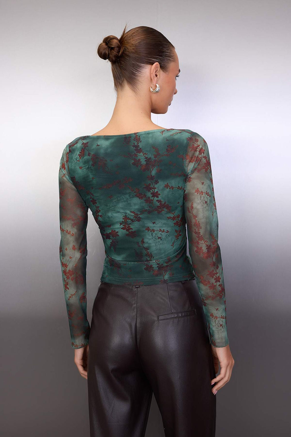 Haki Soyut Cicekli Anvelop Fitted/Vucuda Oturan Tul Orme Bluz TWOAW26BZ00226