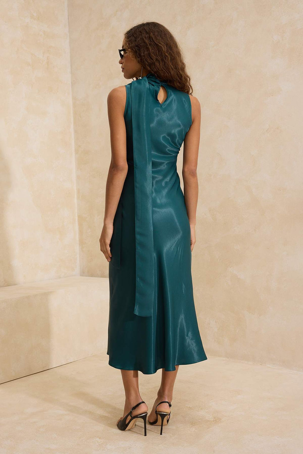 Zumrut Yesili Duz Dokuma Saten Midi Astars?z S?k/Gece Elbise - Trendyolmilla фото 4