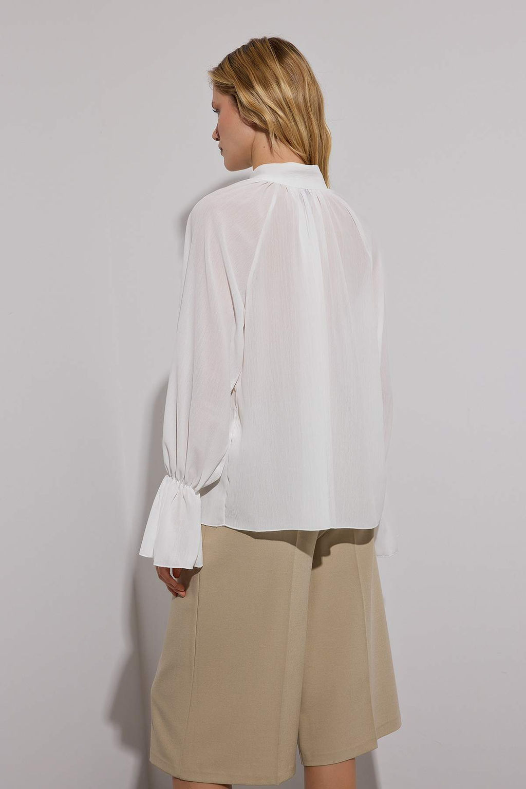 Limited Edition Beyaz Boyundan Baglamal? Astars?z Dokuma Party Y?lbas? Bluz TPRAW26BZ00025