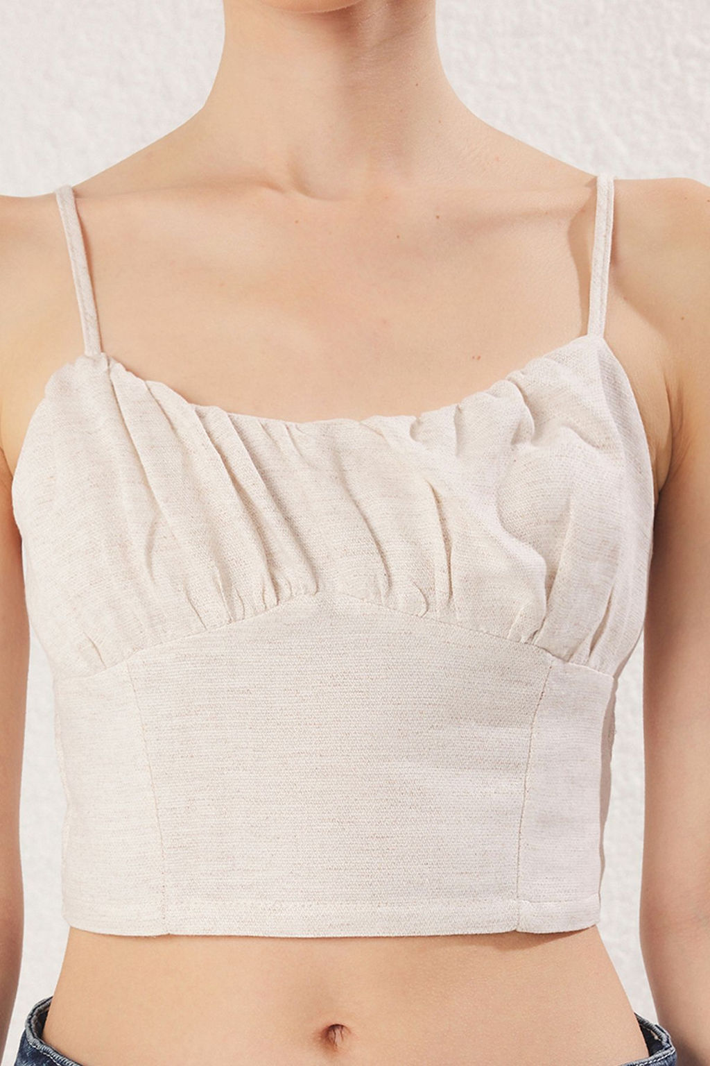 Bej Keten Icerikli Ince Ask?l? Crop Buzgulu Dokuma Bluz TWOSS25BZ00248 - Trendyolmilla фото 2