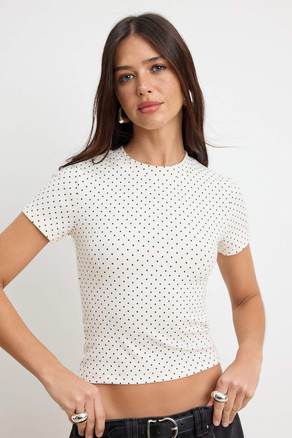 Ekru Puantiyeli Fitted/Vucuda Oturan K?sa Kollu Orme T-Shirt TWOSS26TS00311 - Trendyolmilla фото 2