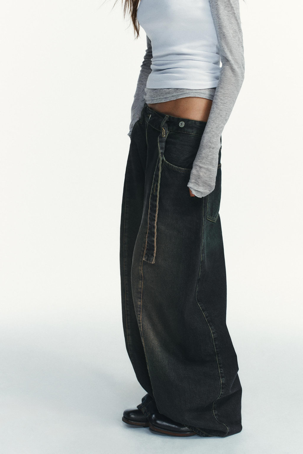 TRF OVERSIZED LOW-RISE JEANS