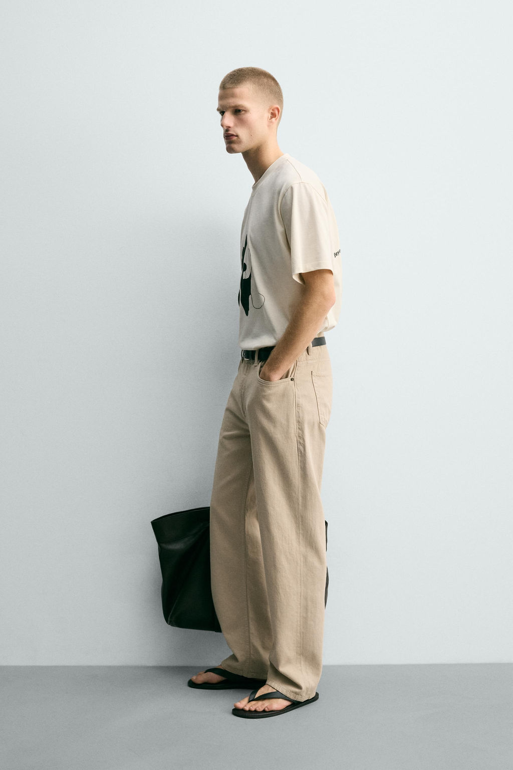 CAMISETA GR?FICO CONTRASTE / Crudo / Beige