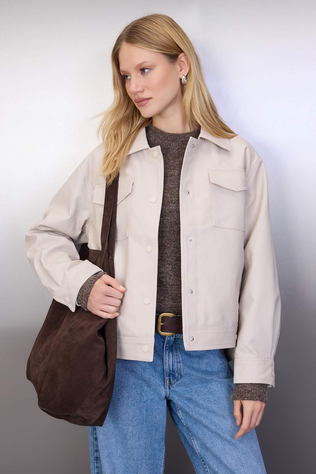 Ekru Oversize Kal?p Fonksiyonel Giyilebilir Suni Deri Ince Ceket Mont TWOAW26MO00068 - Trendyolmilla фото 4