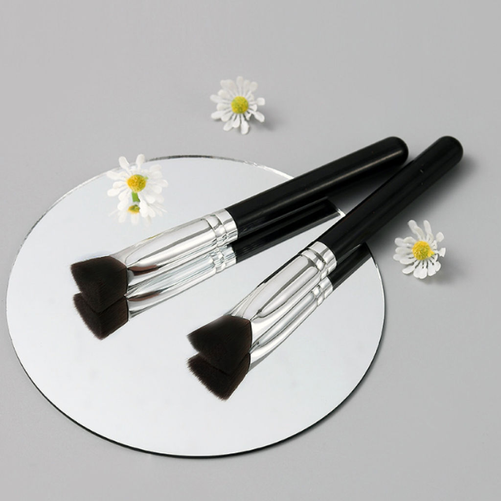 Kristaller Профессиональная треугольная кисть для макияжа средняя / Beauty Brush, черный