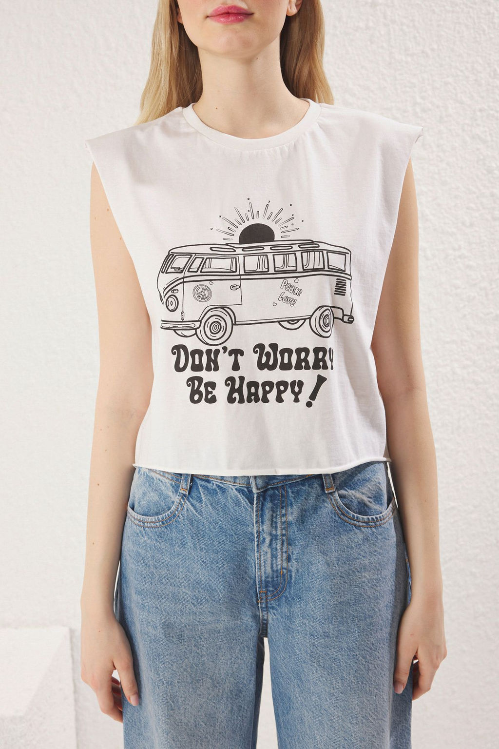 Ekru %100 Pamuk Bask?l? Kolsuz Relaxed/Rahat Kal?p Crop Bisiklet Yaka Orme T-Shirt TWOSS23TS00122