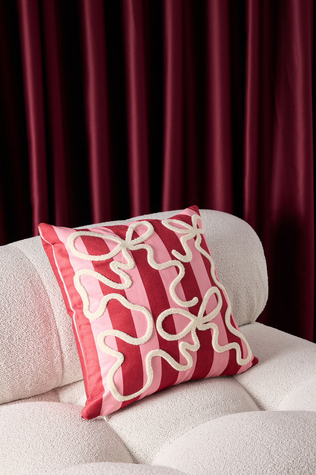 Tekli Cizgili Fiyonk Punch Detayl? K?rlent K?l?f? 45x45cm TPHAW26KKK00003 - Trendyolmilla фото 2