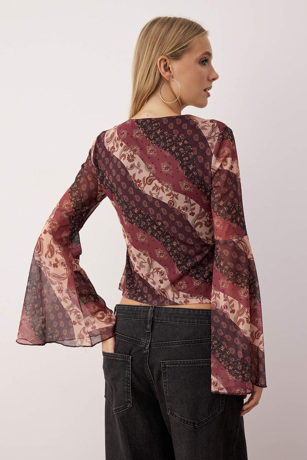 Cok Renkli Boho/Boho Chic Bask?l? V yaka Ispanyol Kol Tul Esnek Orme Bluz TWOAW26BZ00239