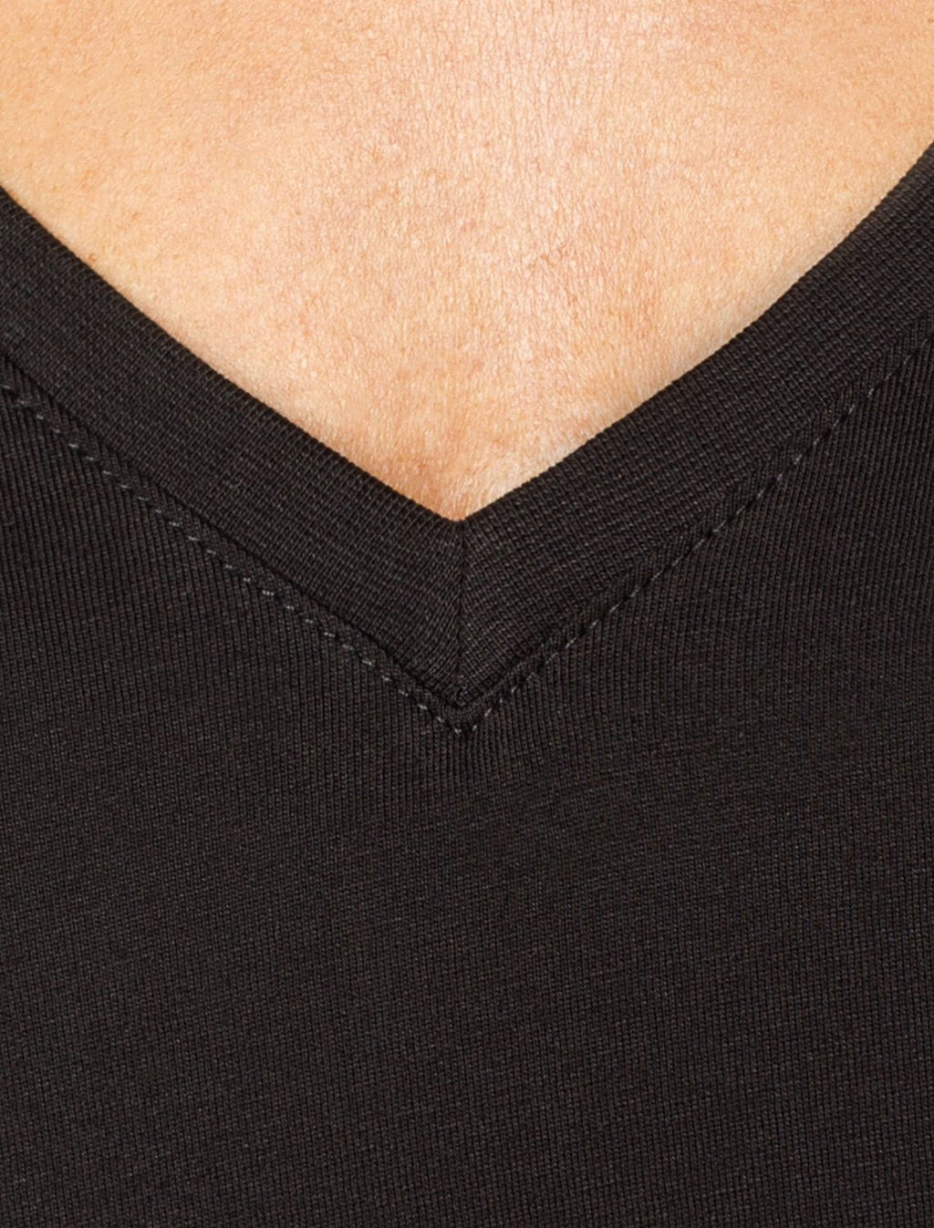 Футболка из 100% хлопка с V-образным вырезом