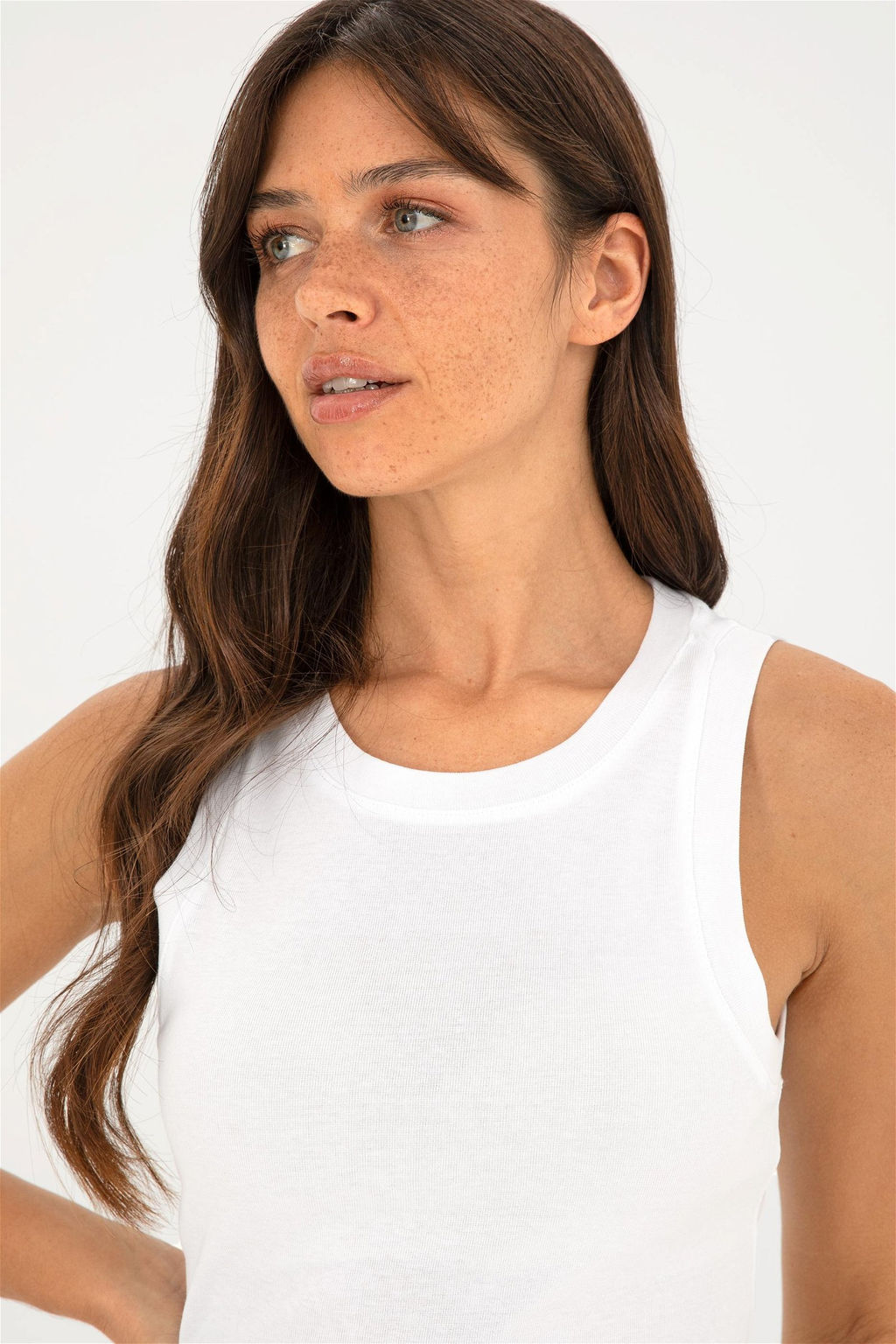 Женская белая базовая футболка без рукавов с круглым вырезом Неожиданная скидка в корзине - U.s. polo assn фото 2