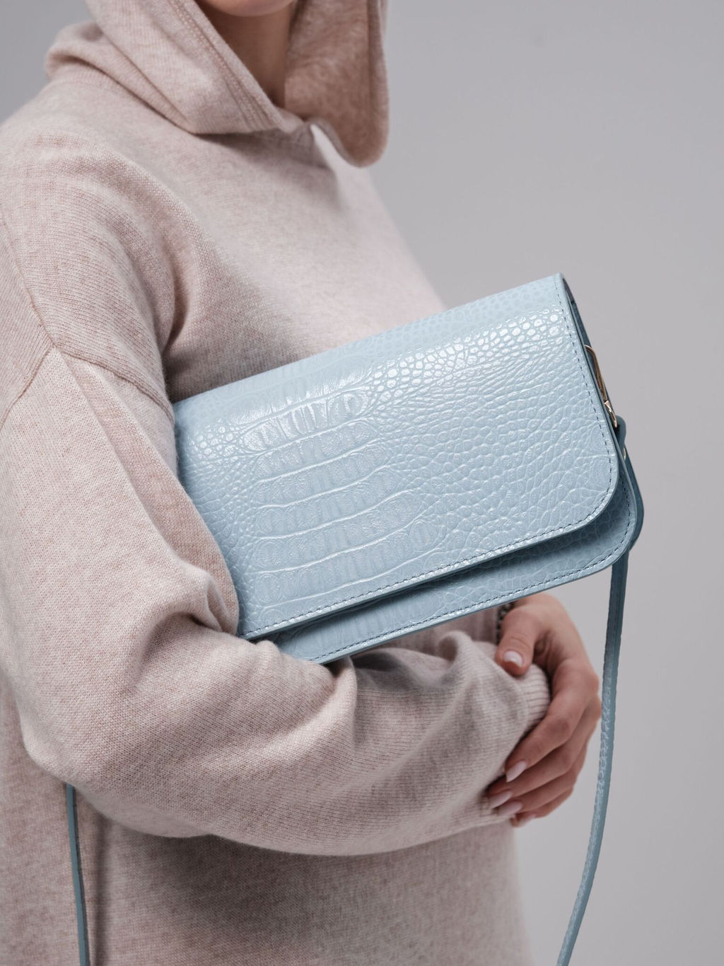 Сумка кожаная багет Deboro 30138 голубая вода