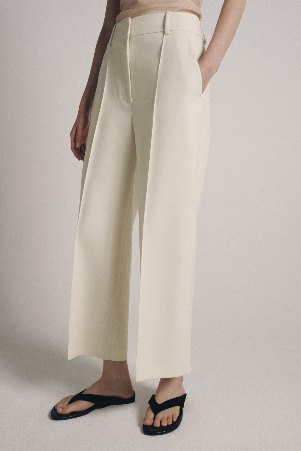 PANTAL?N CROPPED NERVIO ZW COLLECTION / Beige claro - Zara фото 7