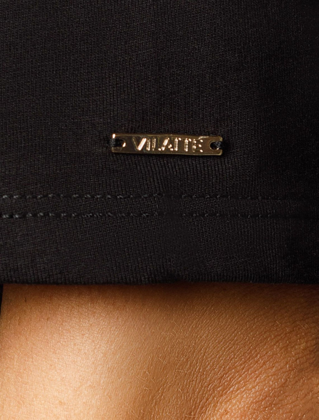 Футболка из 100% хлопка с V-образным вырезом