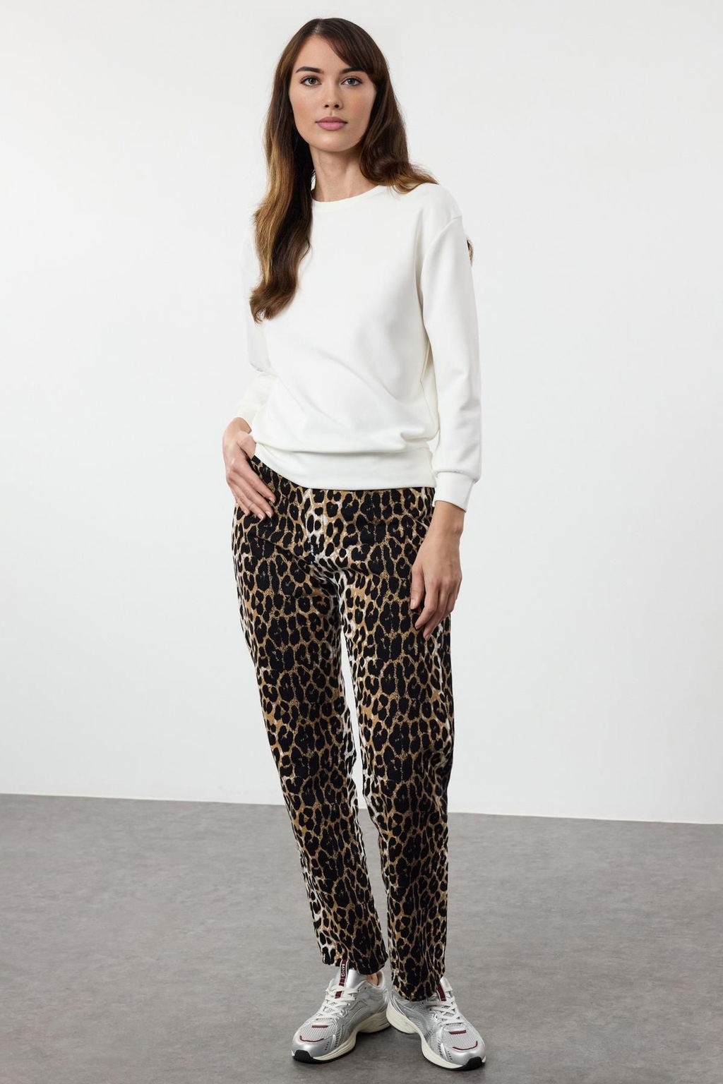Trendyolmilla Ekru More Sustainable Regular/Normal Kal?p Yumusak Kumasl? Orme Sweatshirt TWOAW25SW00280  фото 2