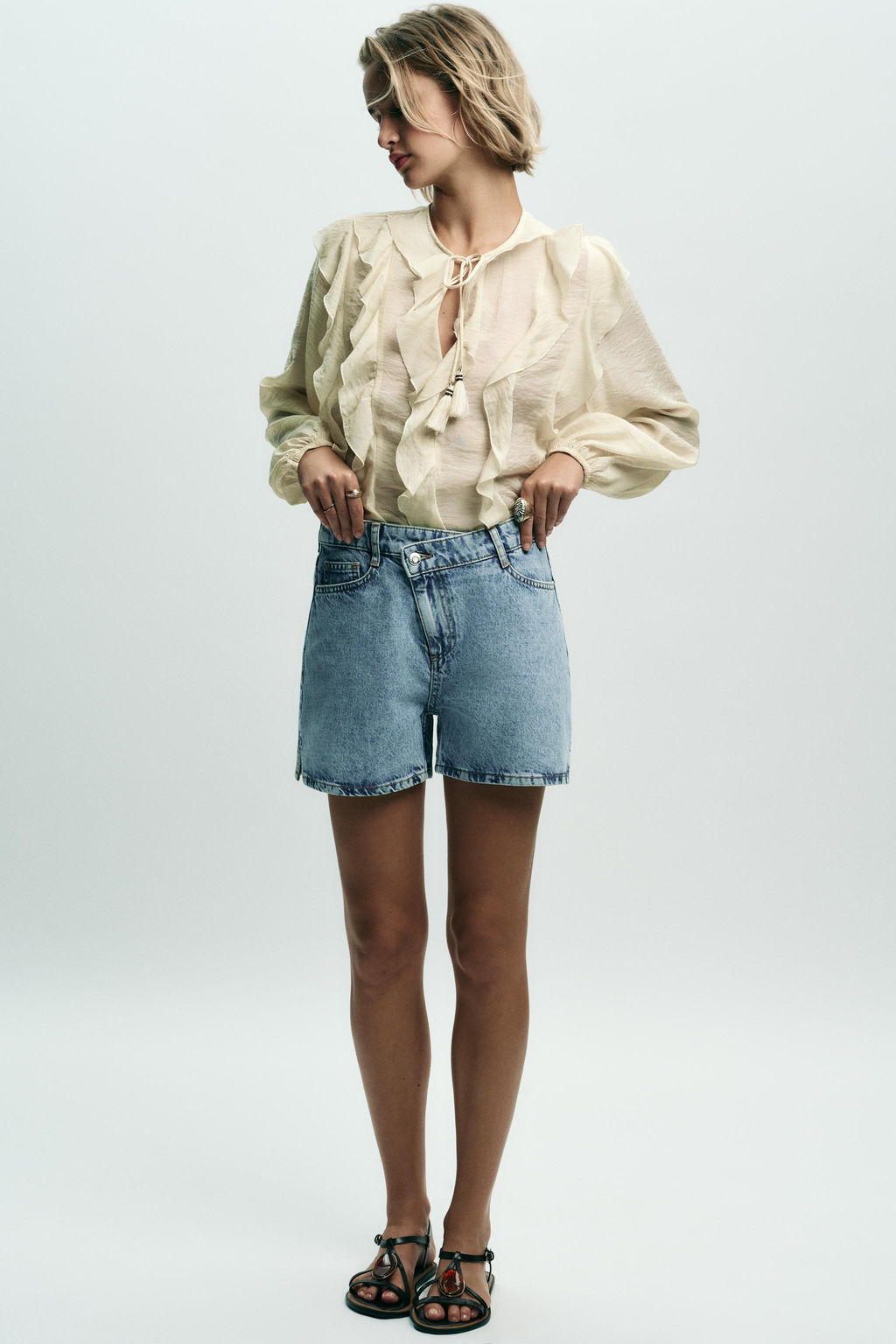 Z1975 HIGH-WAIST CROSSOVER WAIST DENIM SHORTS - Zara фото 17