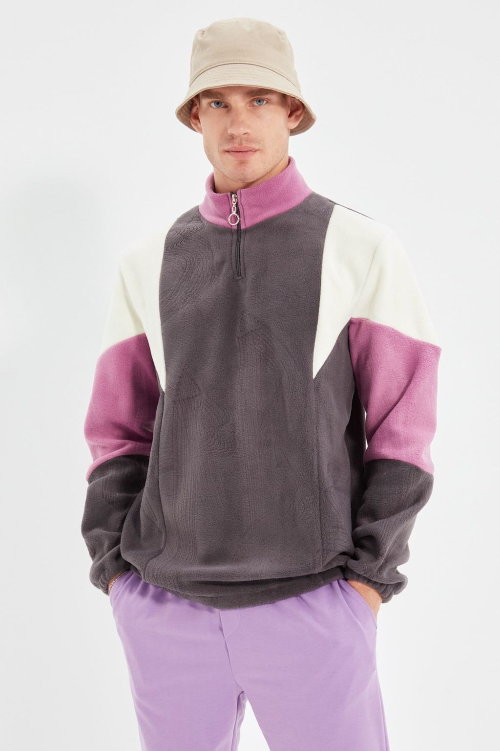 TRENDYOL MAN Antrasit Regular/Normal Kesim Fermuarl? Renk Bloklu Anti-pilling Polar Sweatshirt TMNAW22SW0044