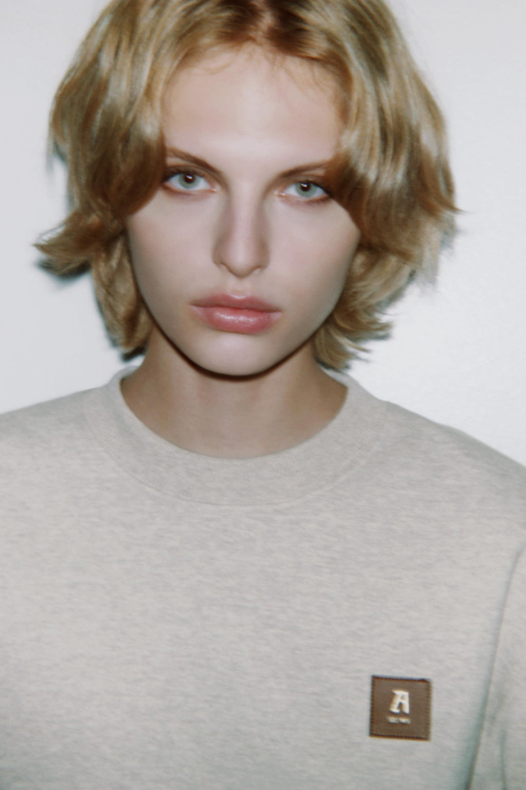 SWEATSHIRT WITH LABEL DETAIL ON THE FRONT - Zara фото 3