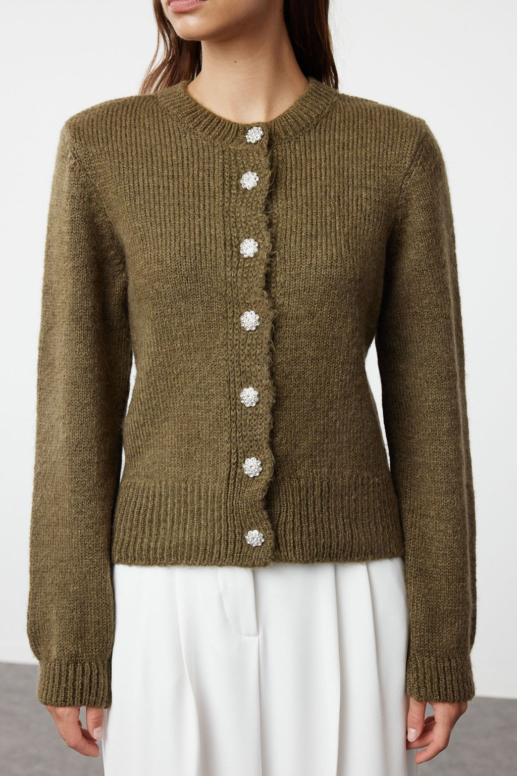 TRENDYOLMILLA Antrasit Yumusak Dokulu Mucevher Dugmeli Ceket Gorunumlu Triko H?rka TWOAW21HI0034  фото 4