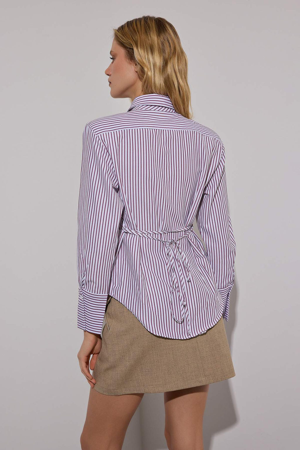 Kahverengi Limited Edition Kravat Detayl? Fitted Gomlek TWOAW26GO00047 - Trendyolmilla фото 4