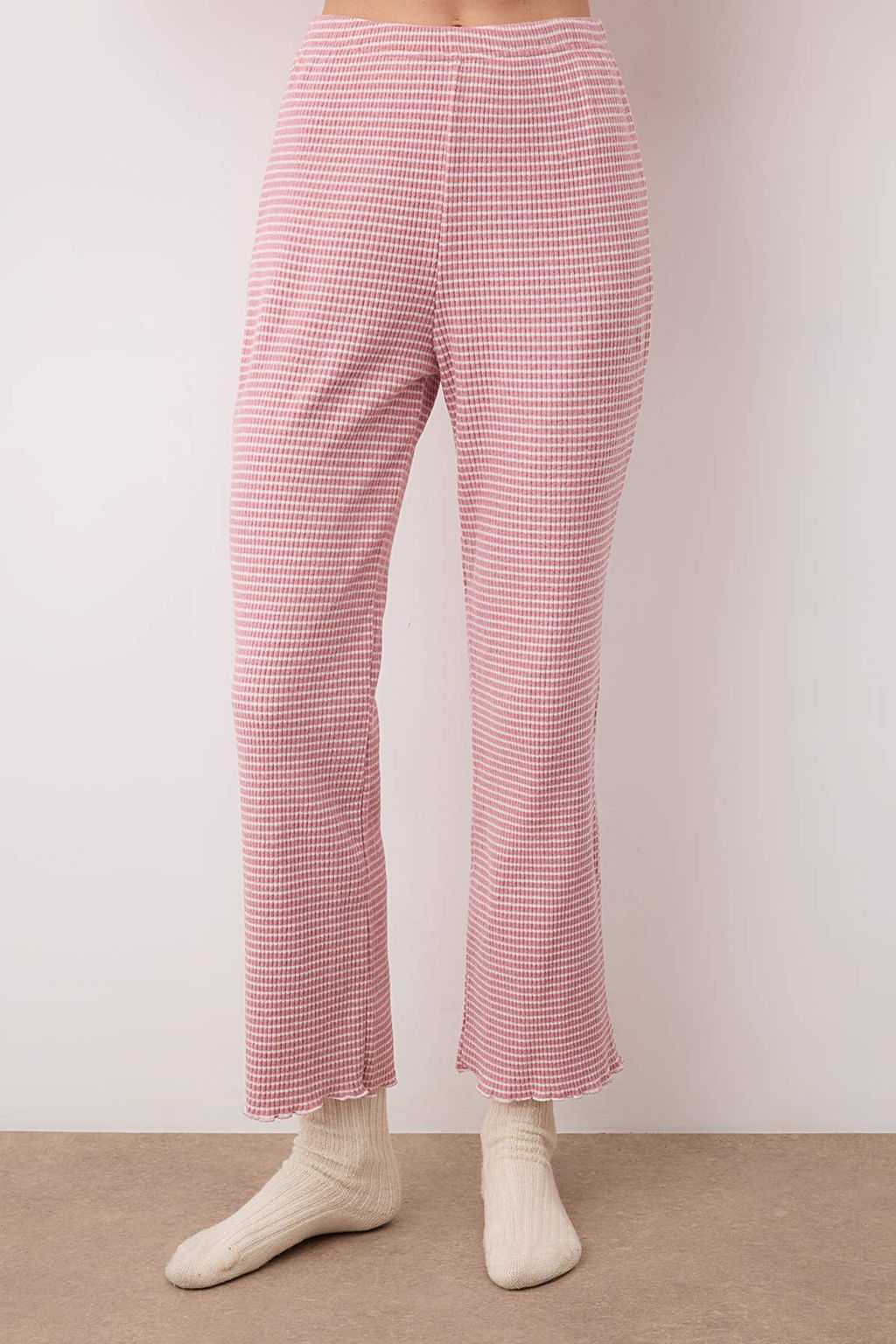 Beyaz-Pembe Cizgili Kurdeleli Yumusak Tuse F?rcal? K?sl?k Fitilli Orme Pijama Tak?m? THMAW26PT00129 - Trendyolmilla фото 3