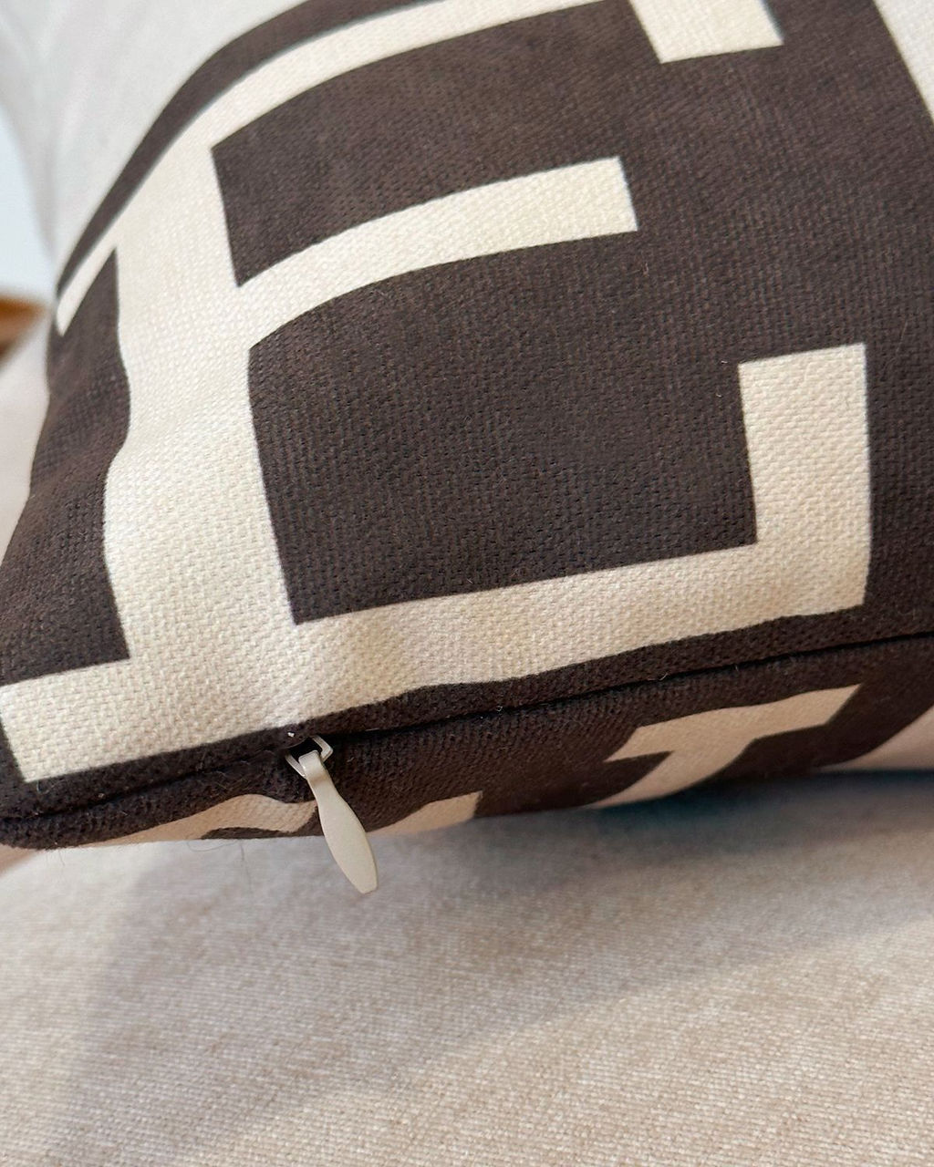 Декоративная наволочка P008