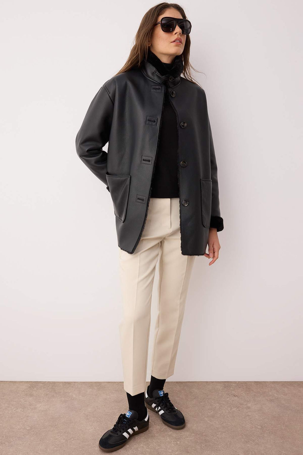 Siyah Suni Deri Ici Kurklu Mono Kapama Oversize Midi Kaban TWOAW26KB00007 - Trendyolmilla фото 4