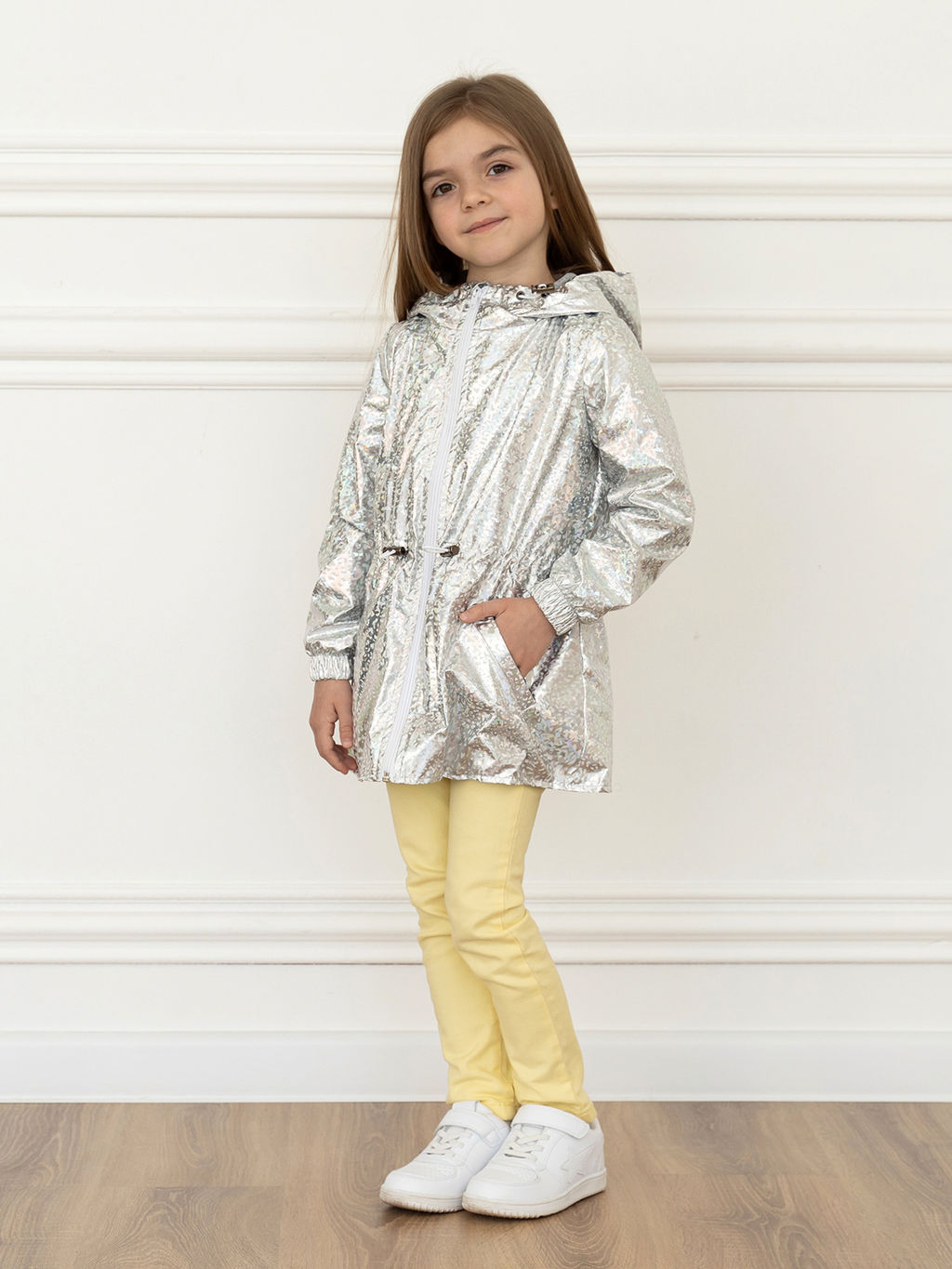 Ветровка для девочки серебро