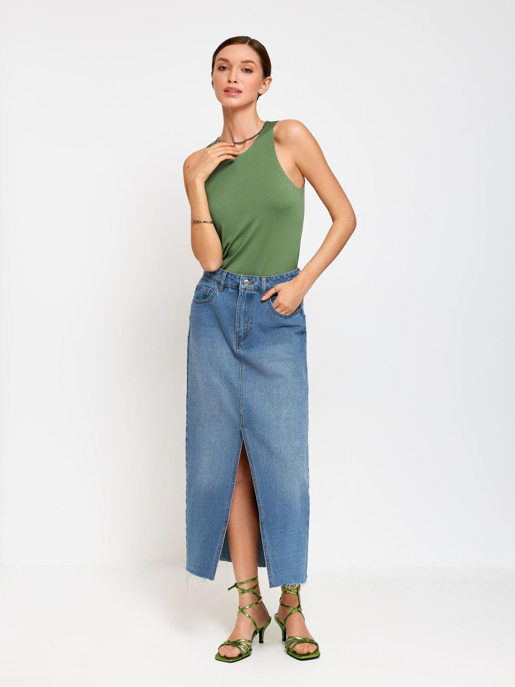 10200140043 Блузка-топ жен. Paso зеленый