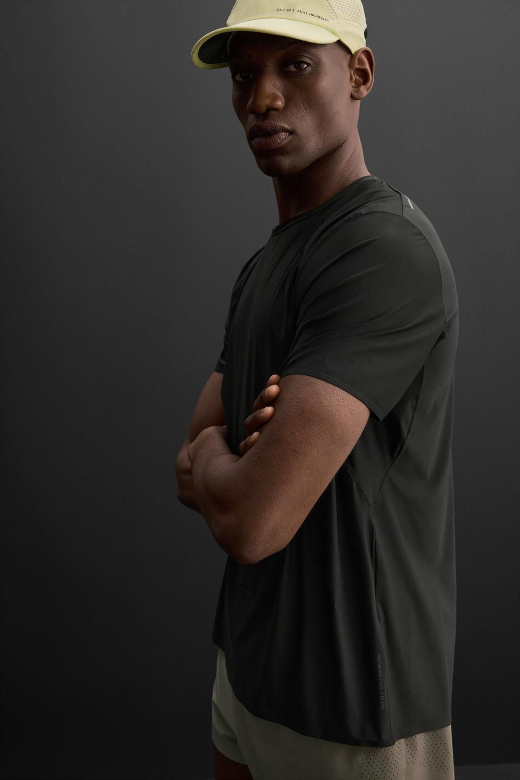 LIGHTWEIGHT TECHNICAL T-SHIRT - Zara фото 17