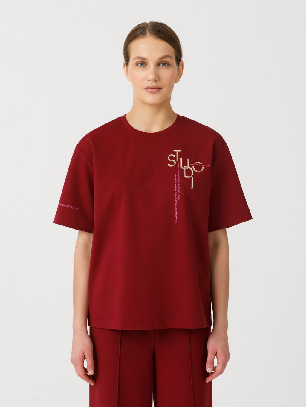 Комплект из футболки и брюк