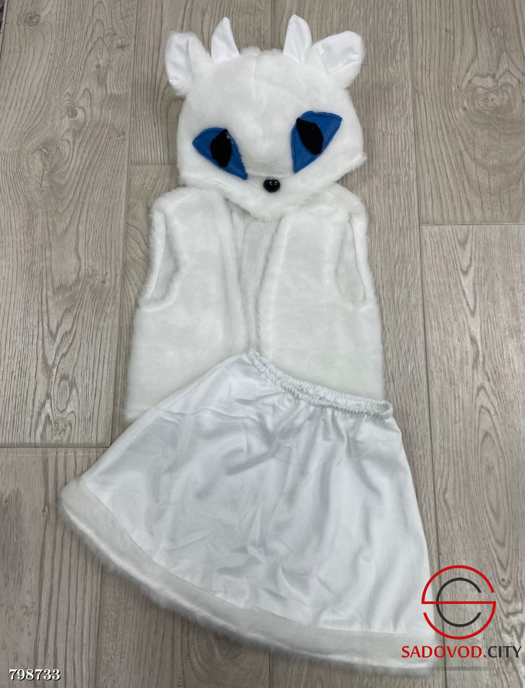 Костюм Белая фурия состоит из жилетки, юбки и маски