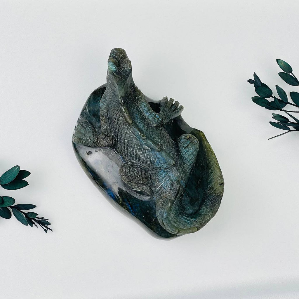 Фигурка резная "Игуана" из Лабрадора