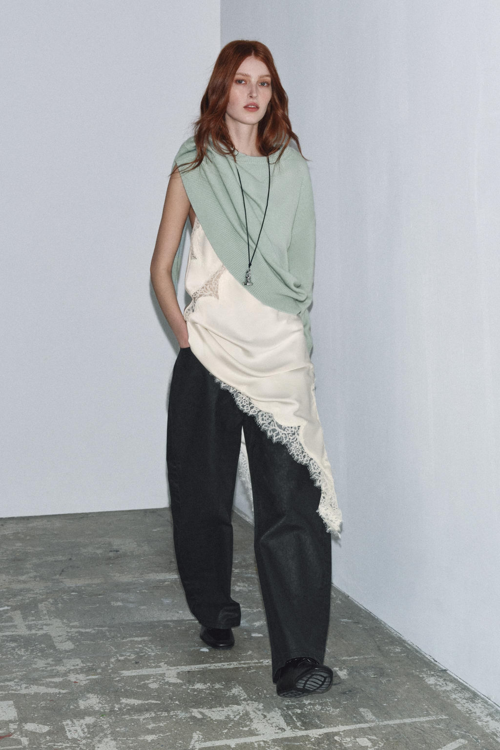 ZW COLLECTION CRACKLED LOW-RISE BARREL JEANS