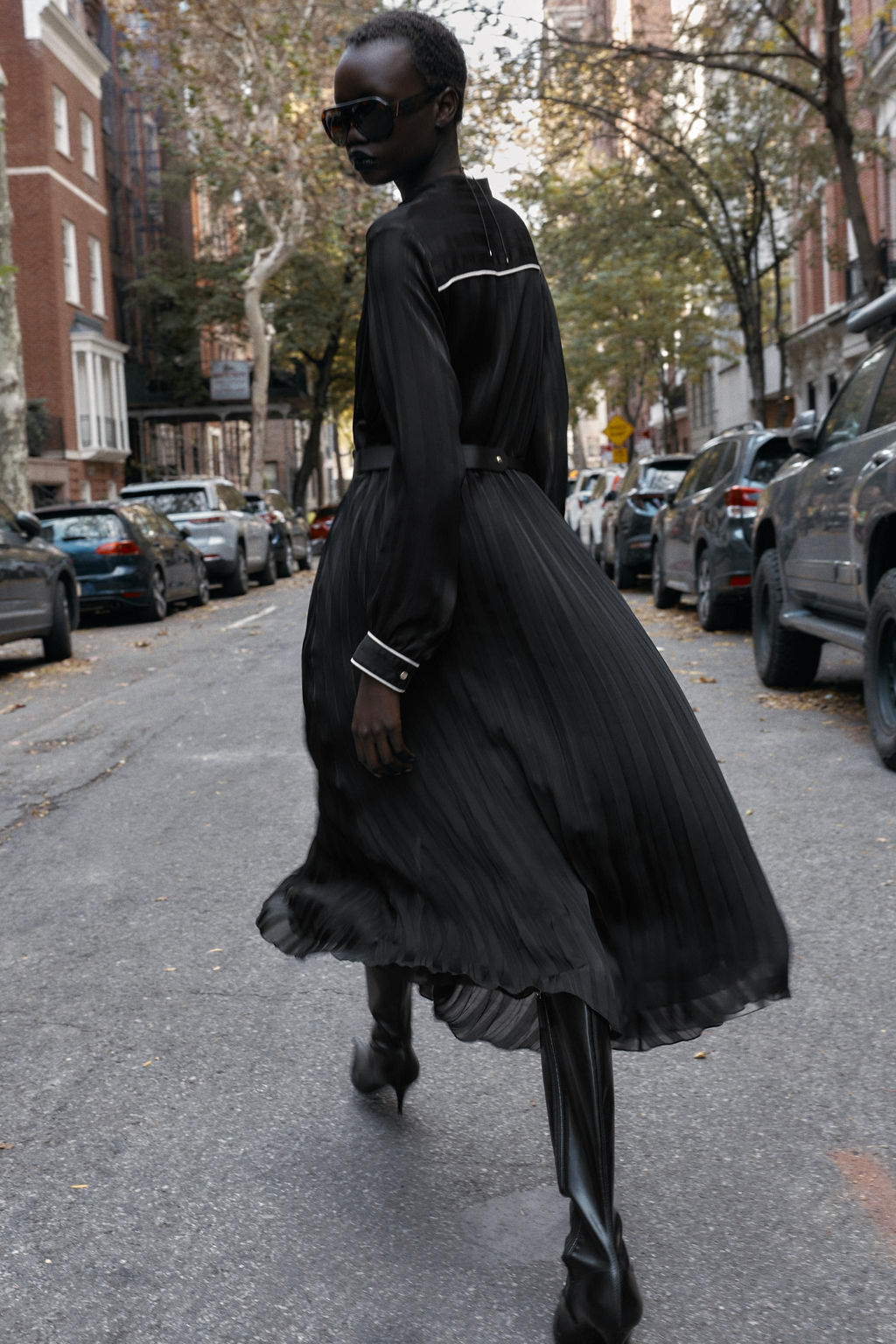 PLEATED MIDI DRESS WITH CONTRAST PIPING BELT - Zara фото 3