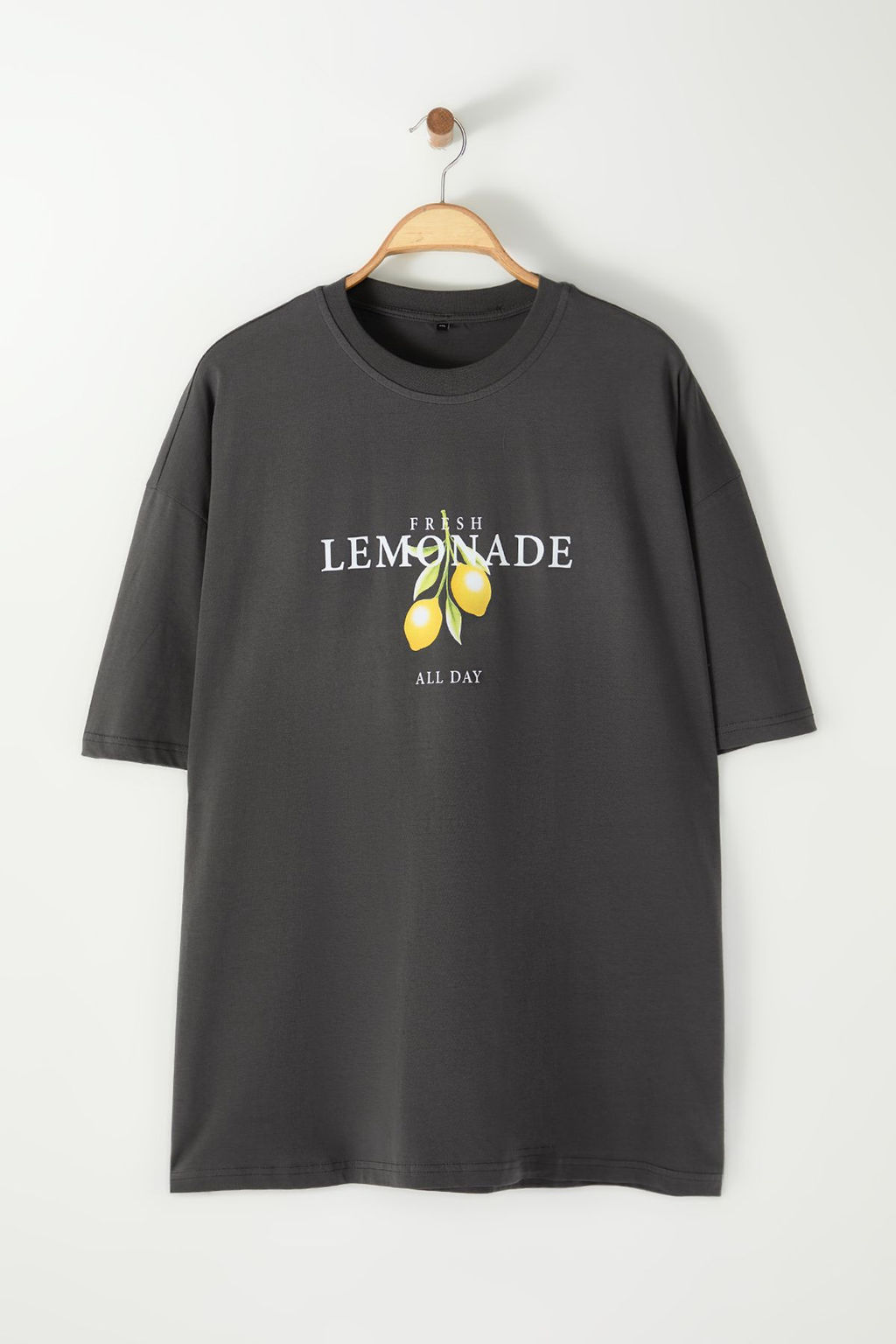 Antrasit Oversize/Genis Kesim Bisiklet Yaka Limon Bask?l? Buyuk Beden T-Shirt TMNSS25BF00002