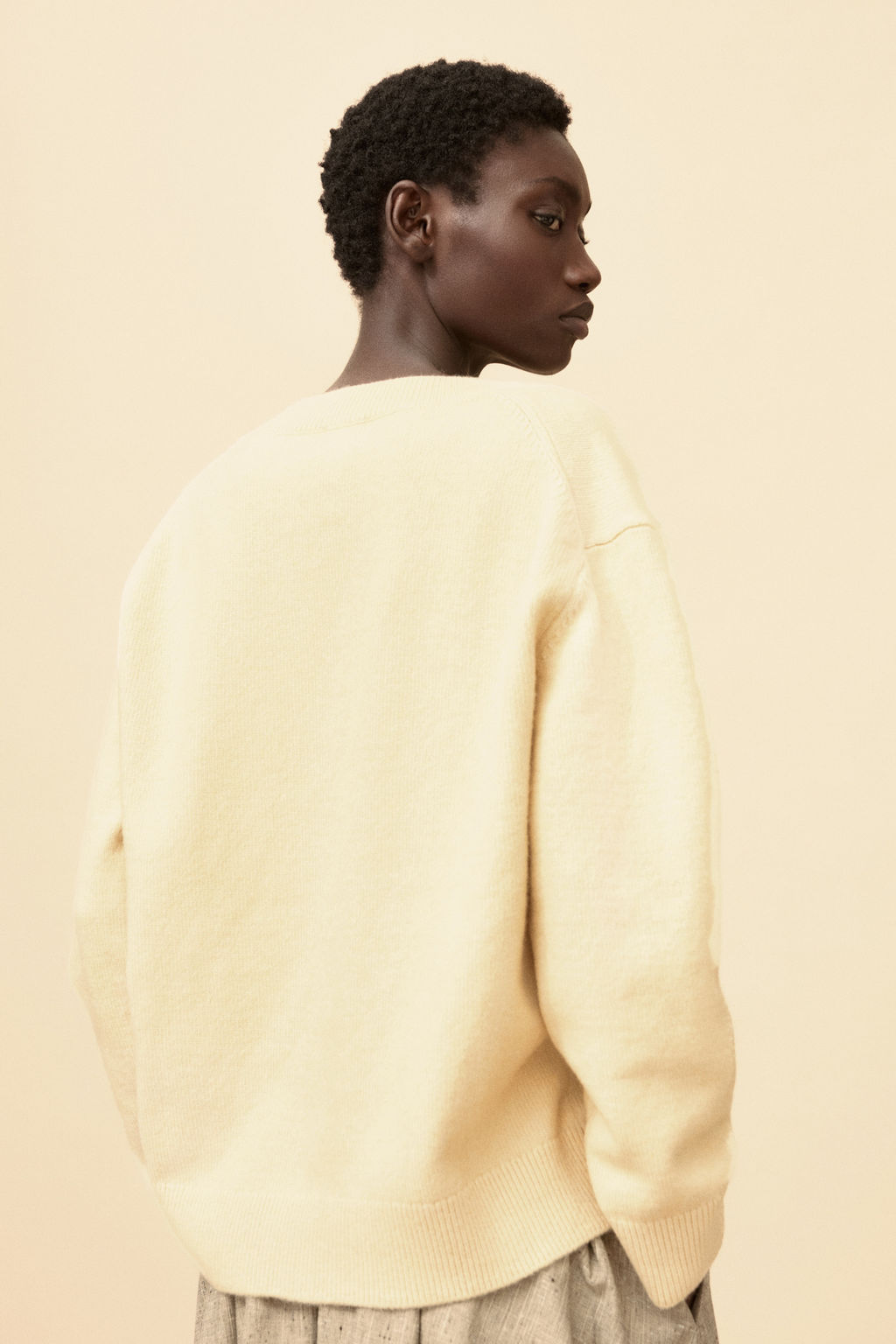 Jersey oversize con cuello de pico - H&m фото 8