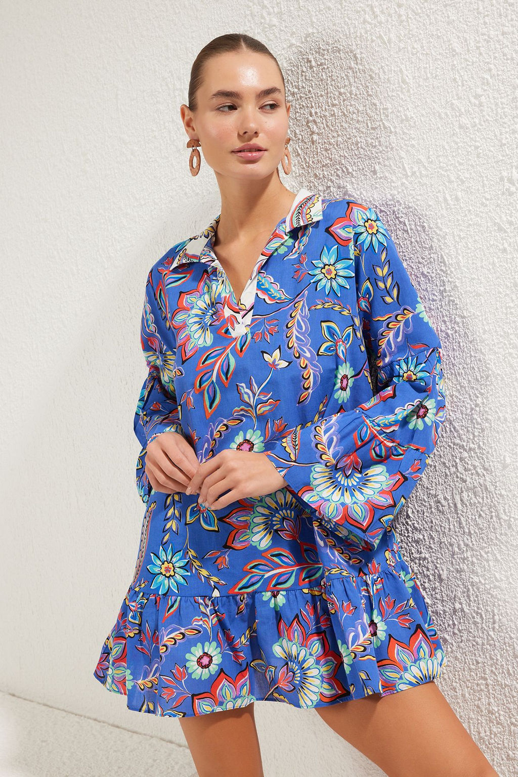 Trendyolmilla Cicek Desenli Mini Dokuma %100 Pamuk Volanl? Plaj Elbisesi TBESS25EL00039