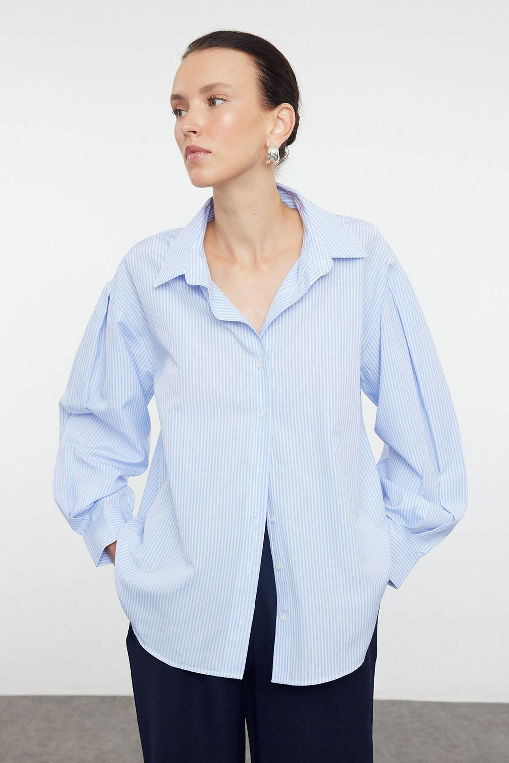Mavi Cizgili Oversize/Genis Kal?p Dokuma Gomlek TWOSS23GO00144