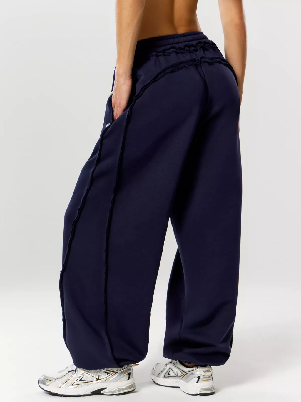 Спортивные брюки свободного кроя