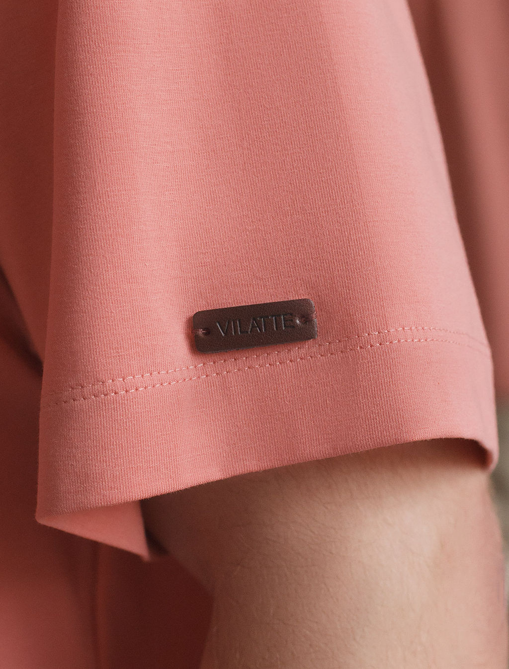 Свободная футболка с авторским принтом - Vilatte фото 3