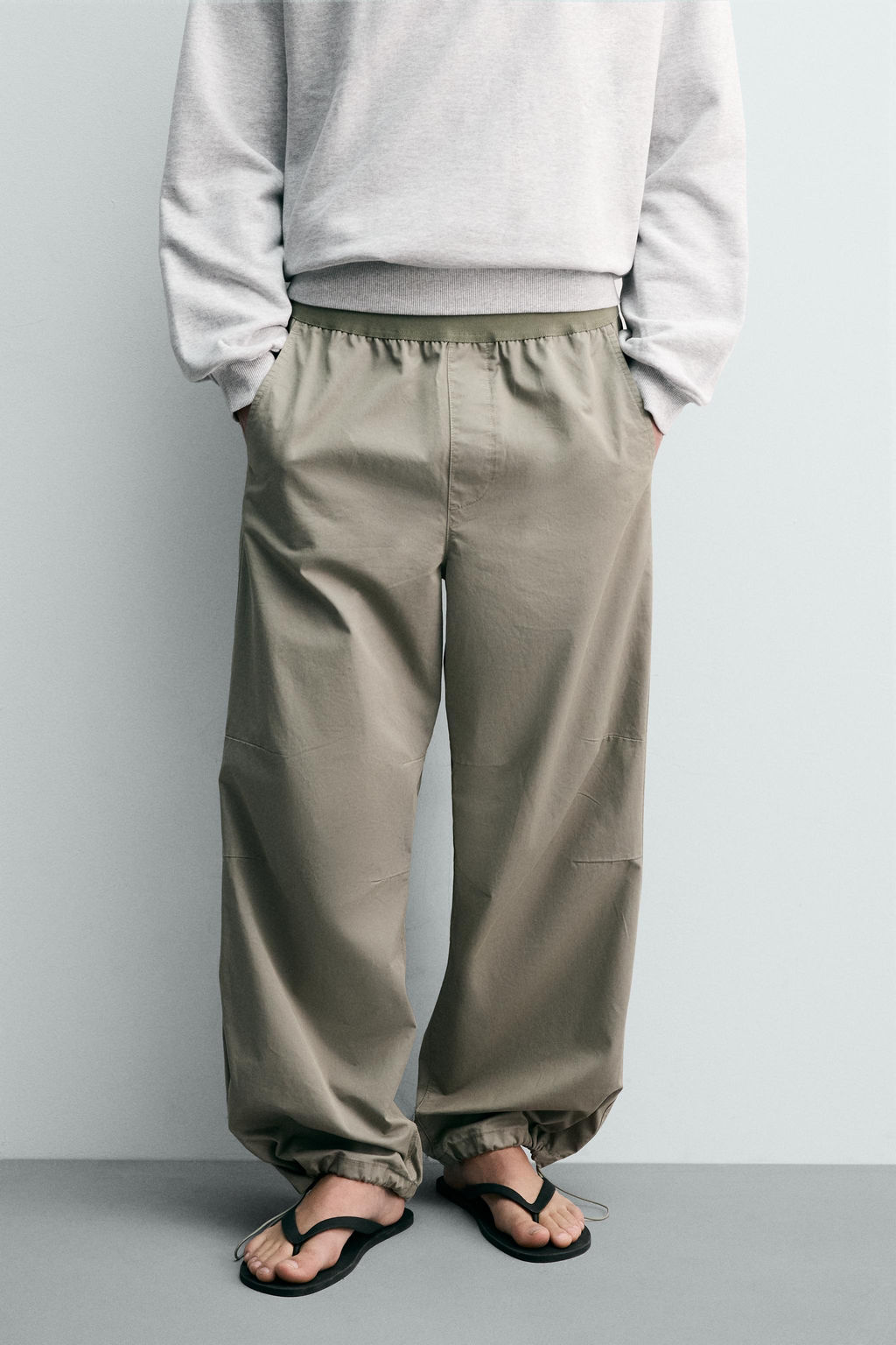 PANTAL?N PARACHUTE RELAXED FIT / Khaki claro - Zara фото 2