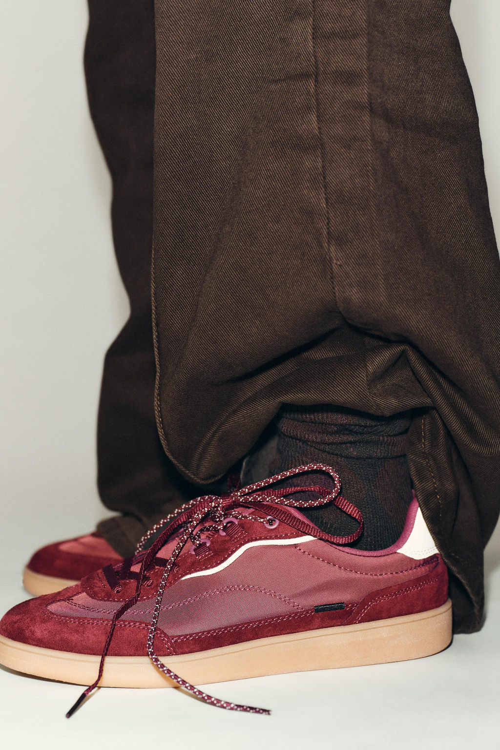 CONTRAST TRAINERS