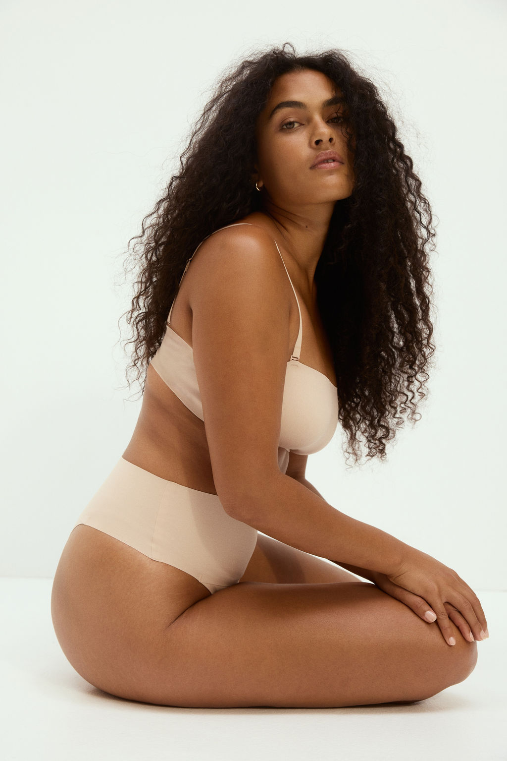 Sujetador bandeau de microfibra con relleno - H&m фото 7