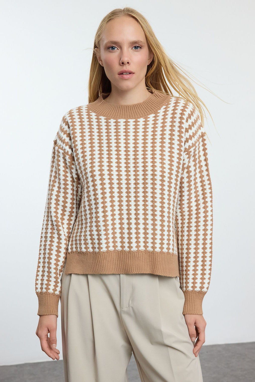 TRENDYOLMILLA Camel Basic Cizgili Triko Kazak TWOAW25KZ00254