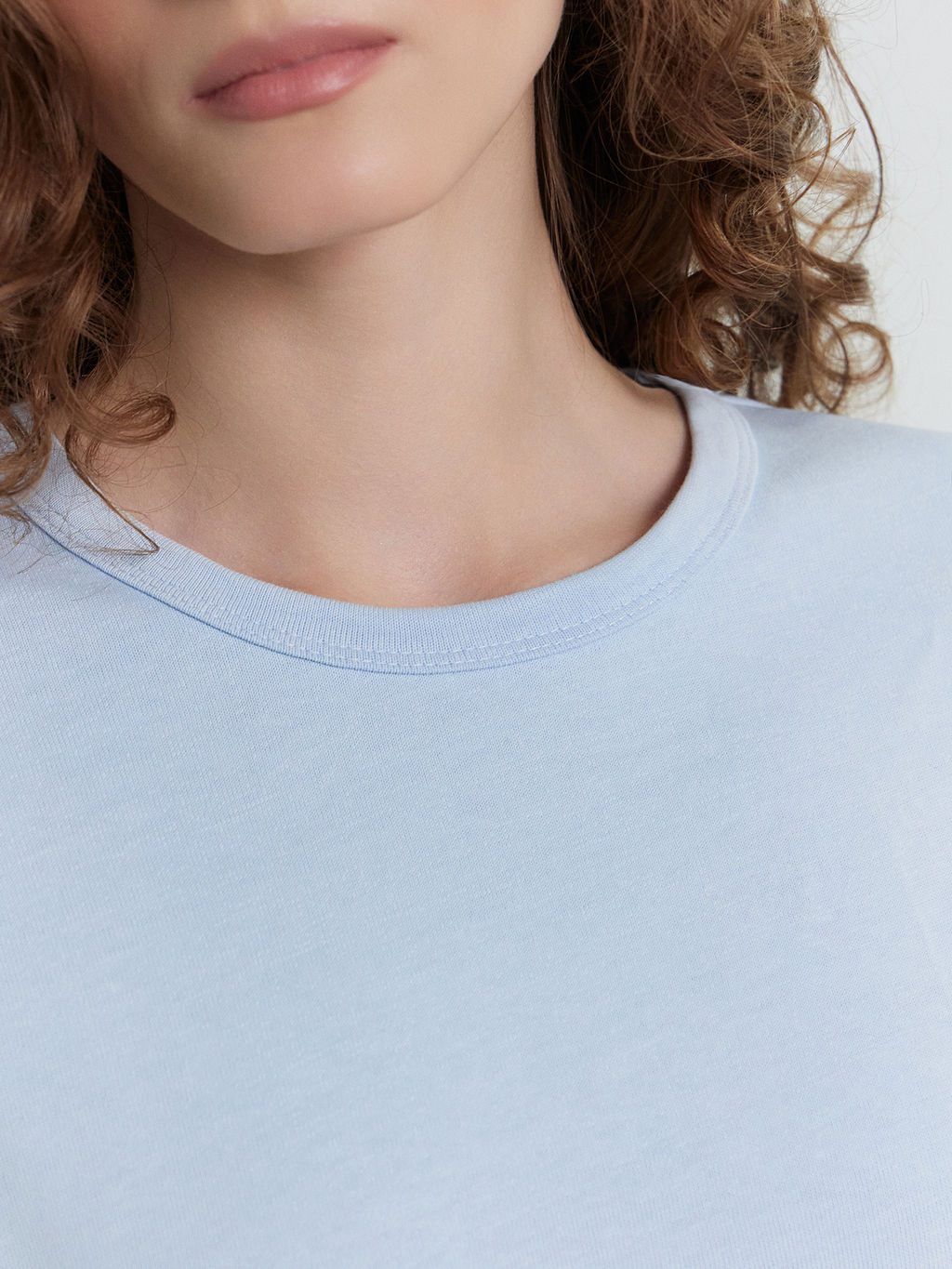 Футболка женская голубая воздушный голубой 112934 - Mark formelle фото 6